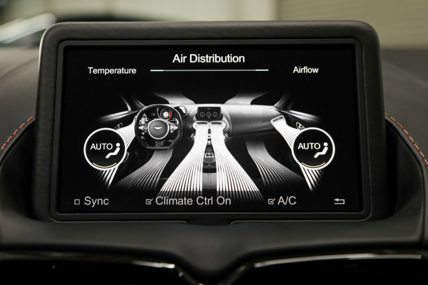 Used 2019 Aston Martin V8 Vantage Coupe RWD image 40