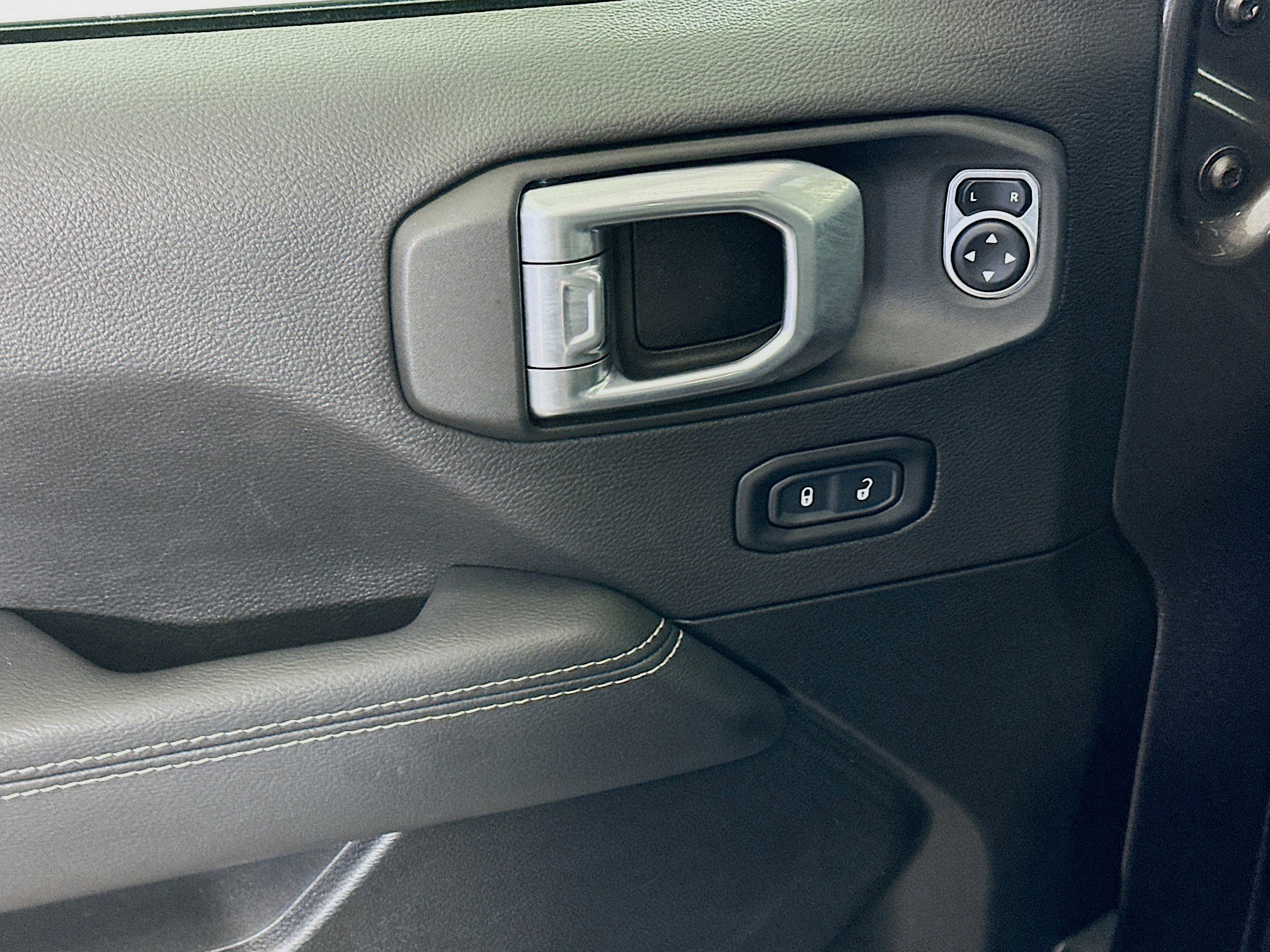 Used 2023 Jeep Wrangler Sahara w/ Cold Weather Group image 15