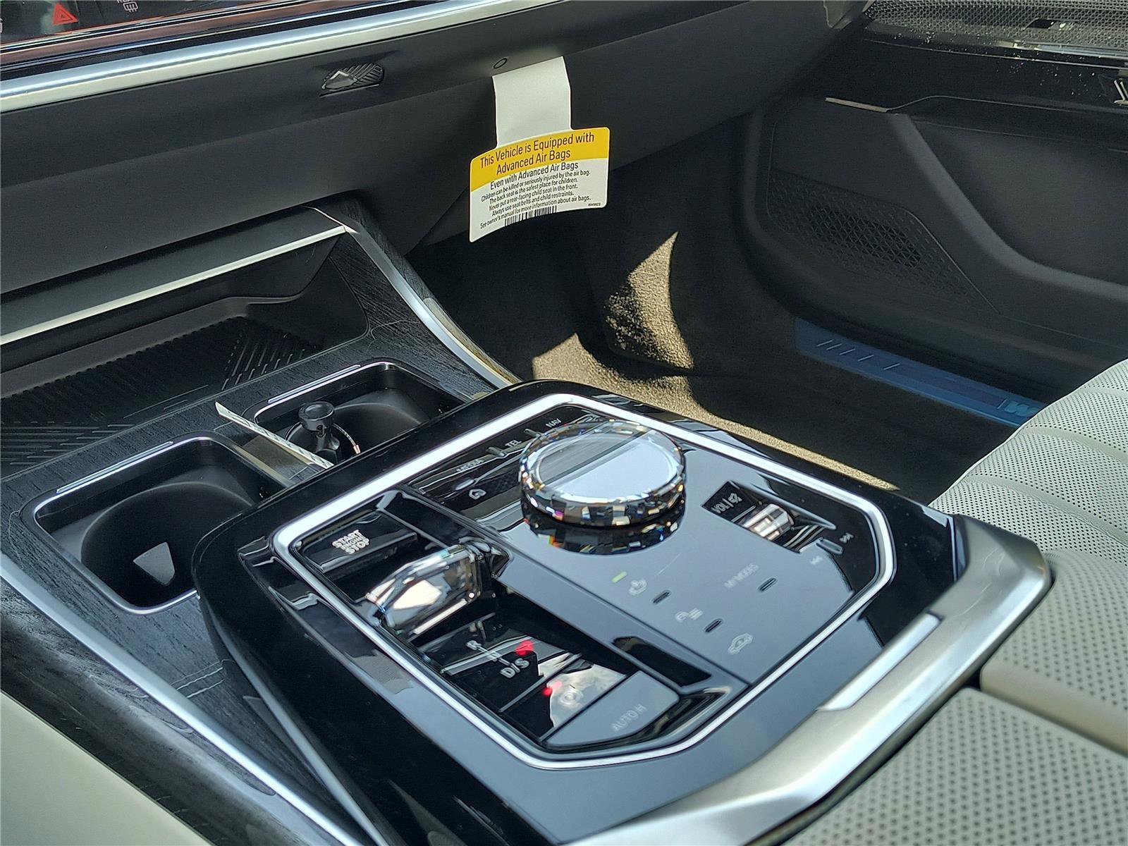 Used 2025 BMW 740i w/ Executive Package image 9