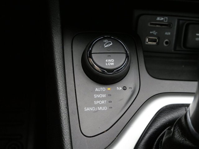 Used 2018 Jeep Cherokee Overland w/ Heavy Duty Protection Group AWD/4WD image 25