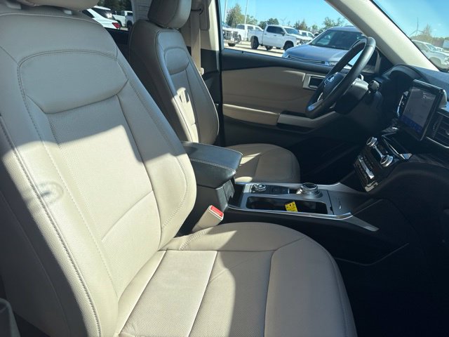 Used 2023 Ford Explorer Limited w/ Equipment Group 301A AWD/4WD image 23