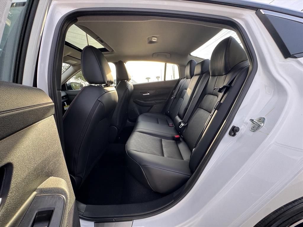 New 2026 Nissan Sentra SR w/ SR Premium Package FWD image 11