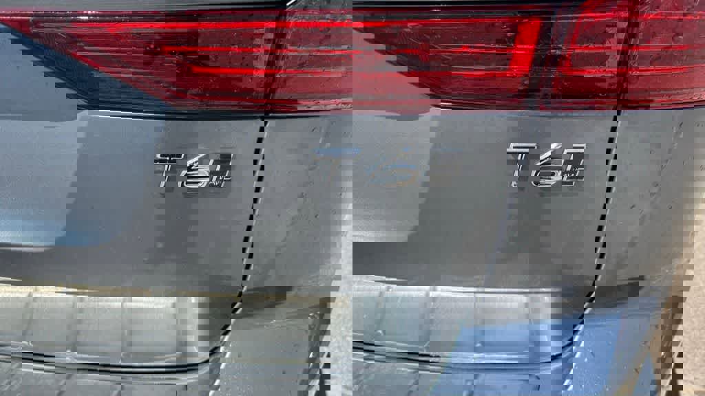 Used 2019 Volvo XC60 T6 Momentum w/ Multimedia Package image 13