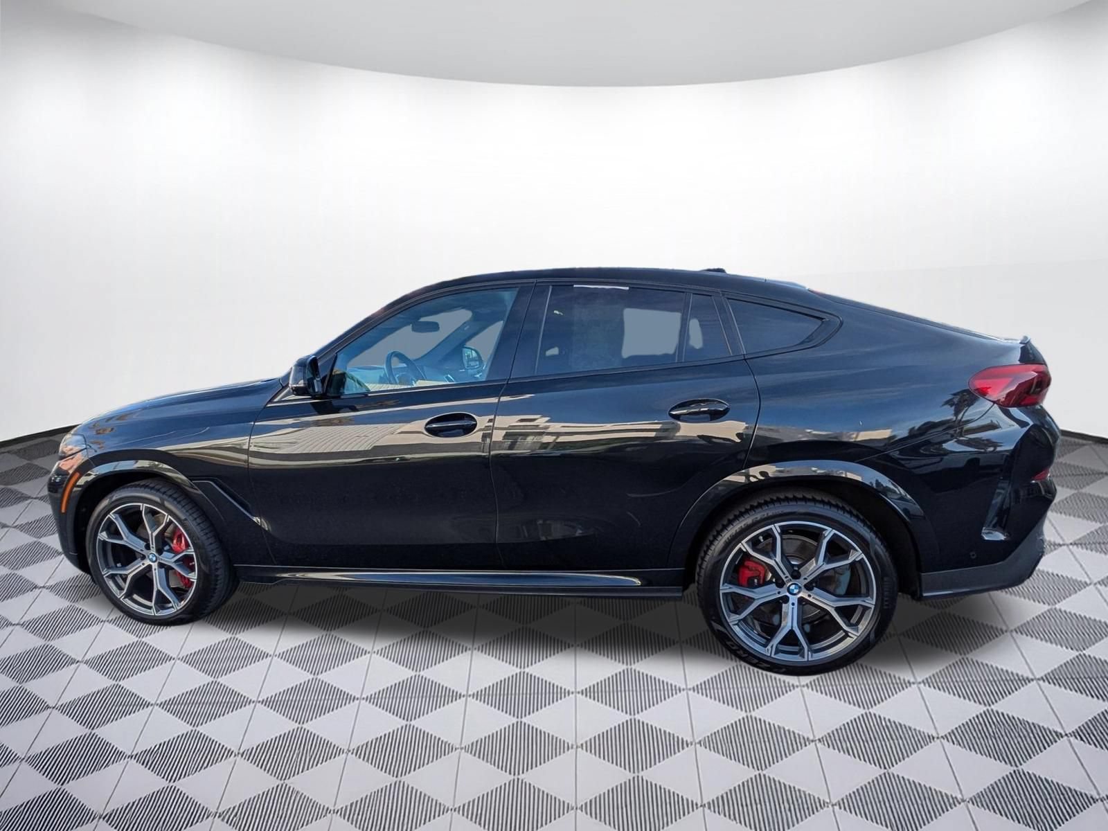 Used 2024 BMW X6 xDrive40i w/ Premium Package AWD/4WD image 2