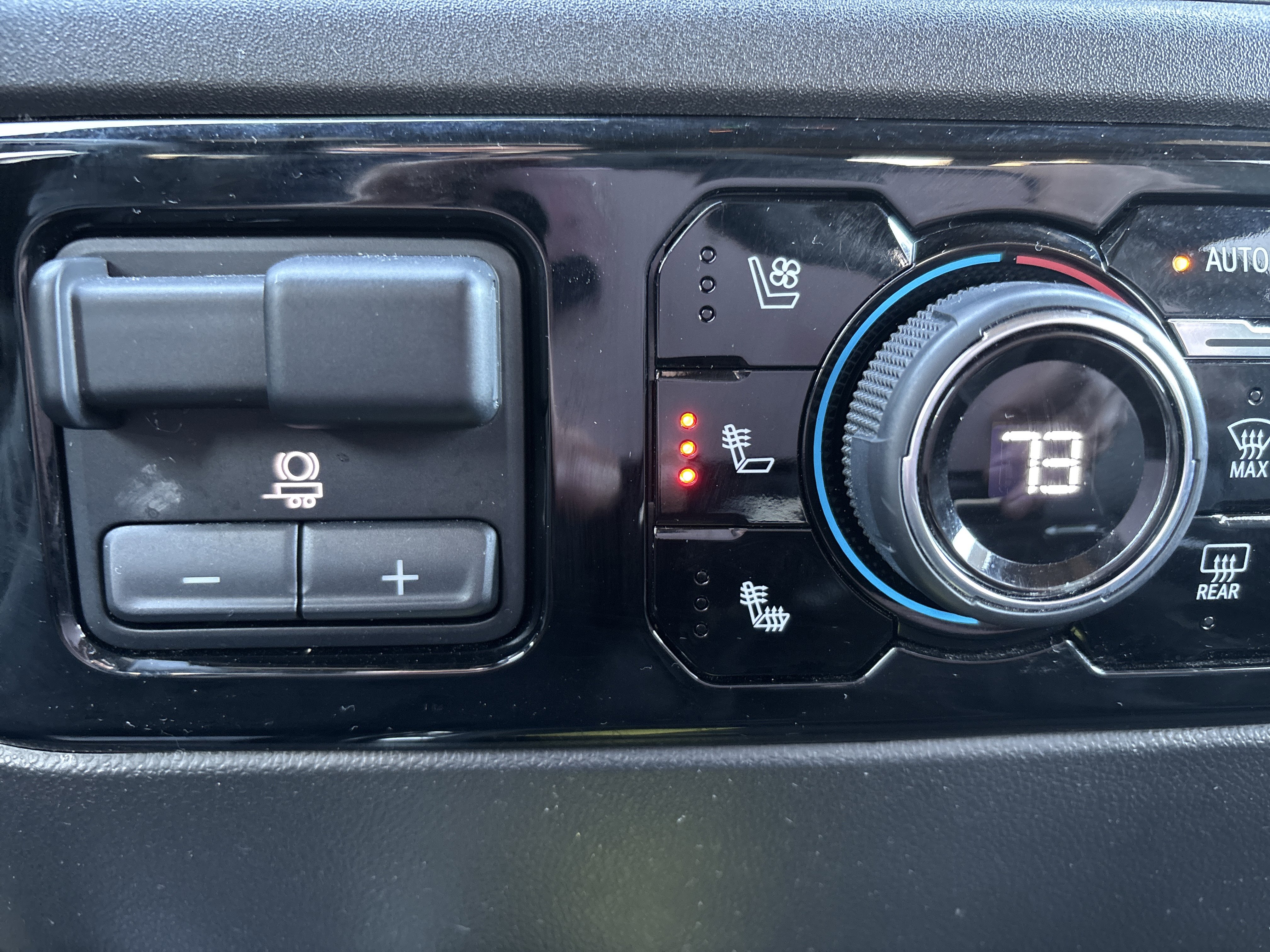 Used 2024 Chevrolet Silverado 1500 ZR2 w/ Technology Package image 28