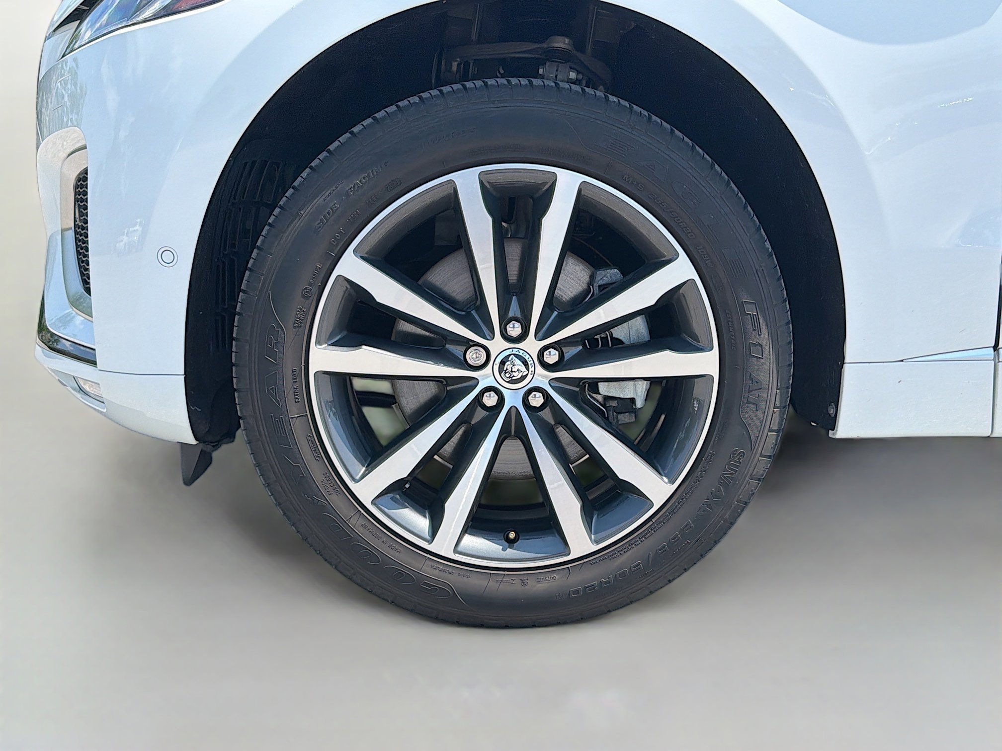 Used 2024 Jaguar F-PACE R-Dynamic S image 43