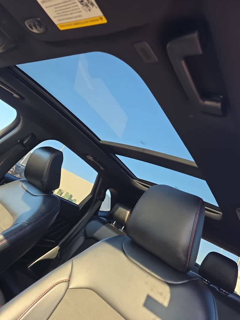 Used 2024 Ford Edge ST-Line w/ Class II Trailer Tow Package image 8