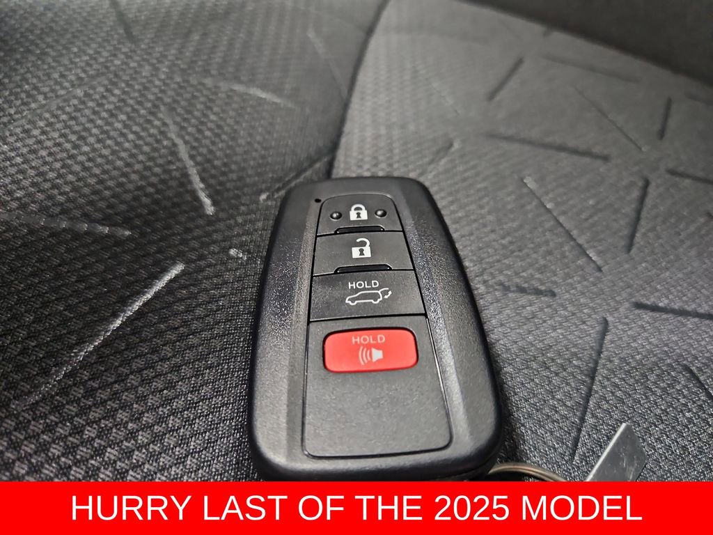 New 2025 Toyota RAV4 XLE image 27