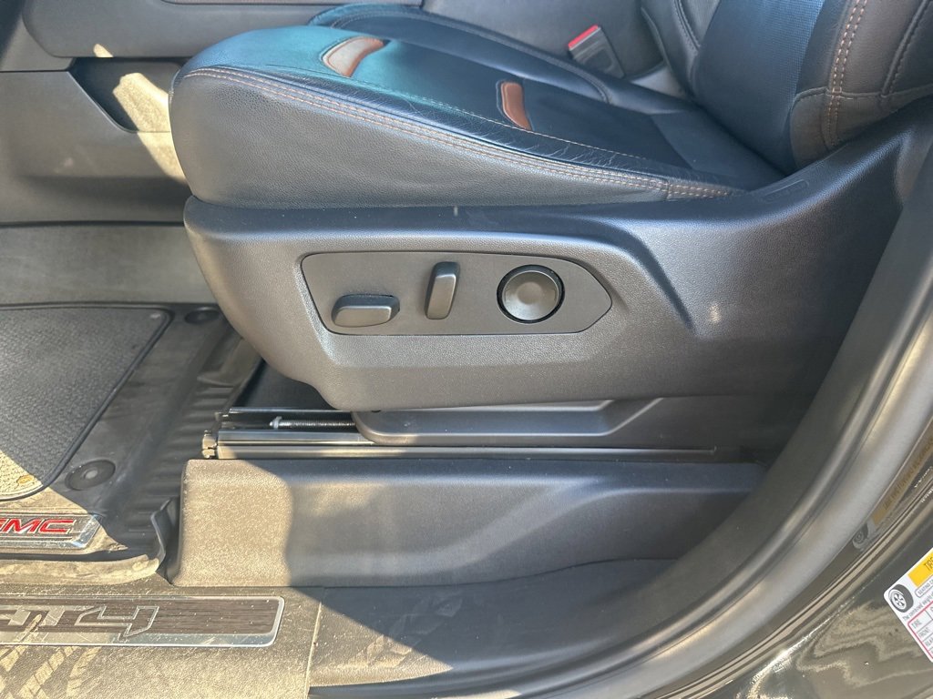 Used 2024 GMC Sierra 1500 AT4 w/ Technology Package image 12