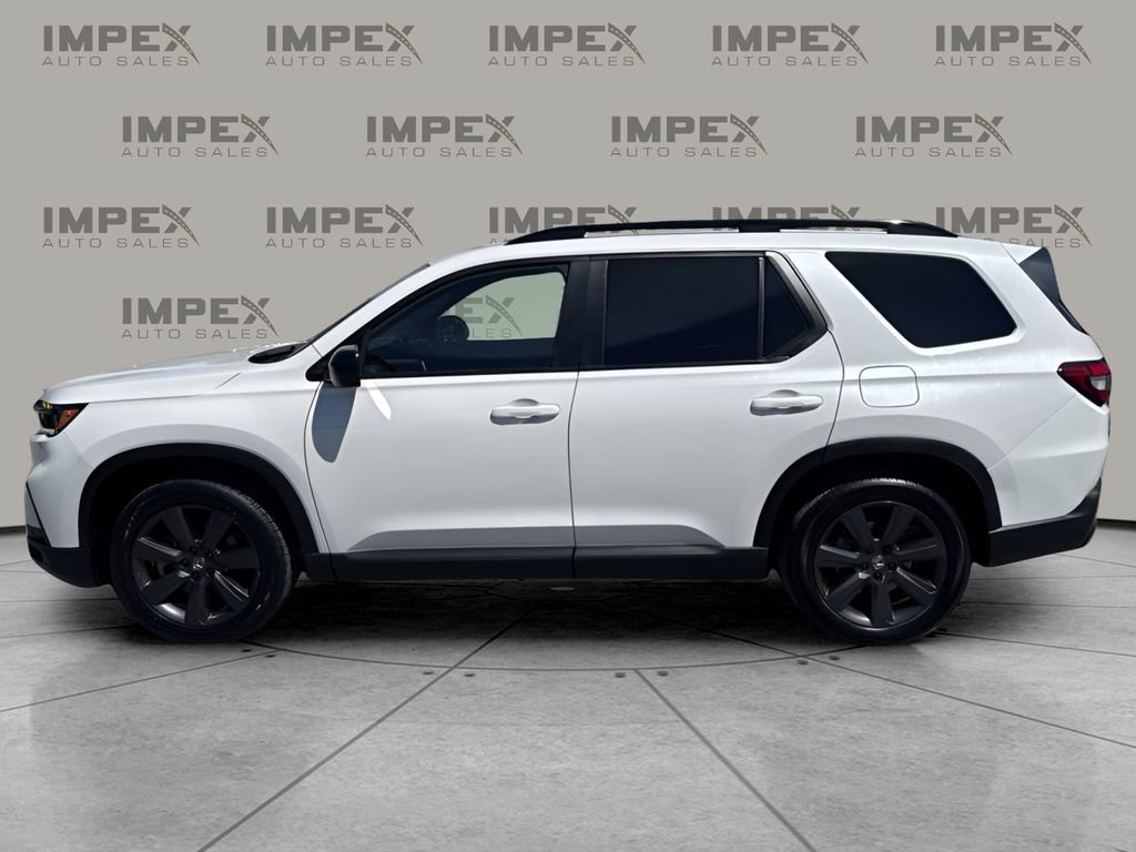 Used 2025 Honda Pilot Sport image 2