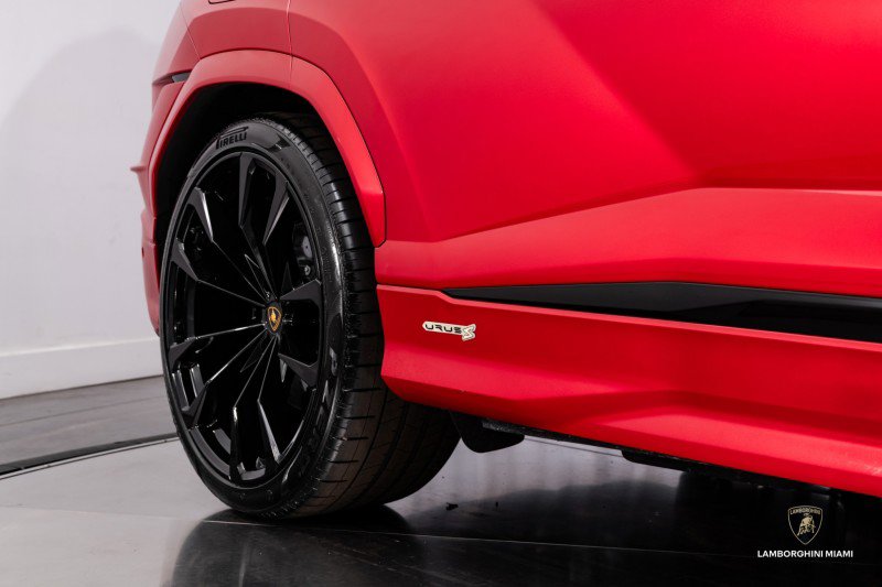 Used 2024 Lamborghini Urus S image 3