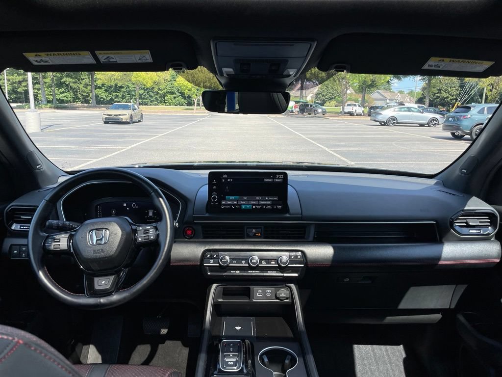 Certified 2025 Honda Pilot Black Edition image 10