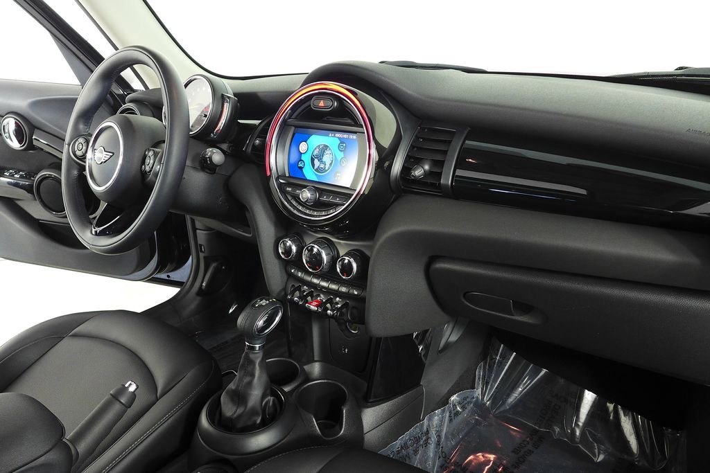 Used 2019 MINI Cooper 4-Door Hardtop image 13