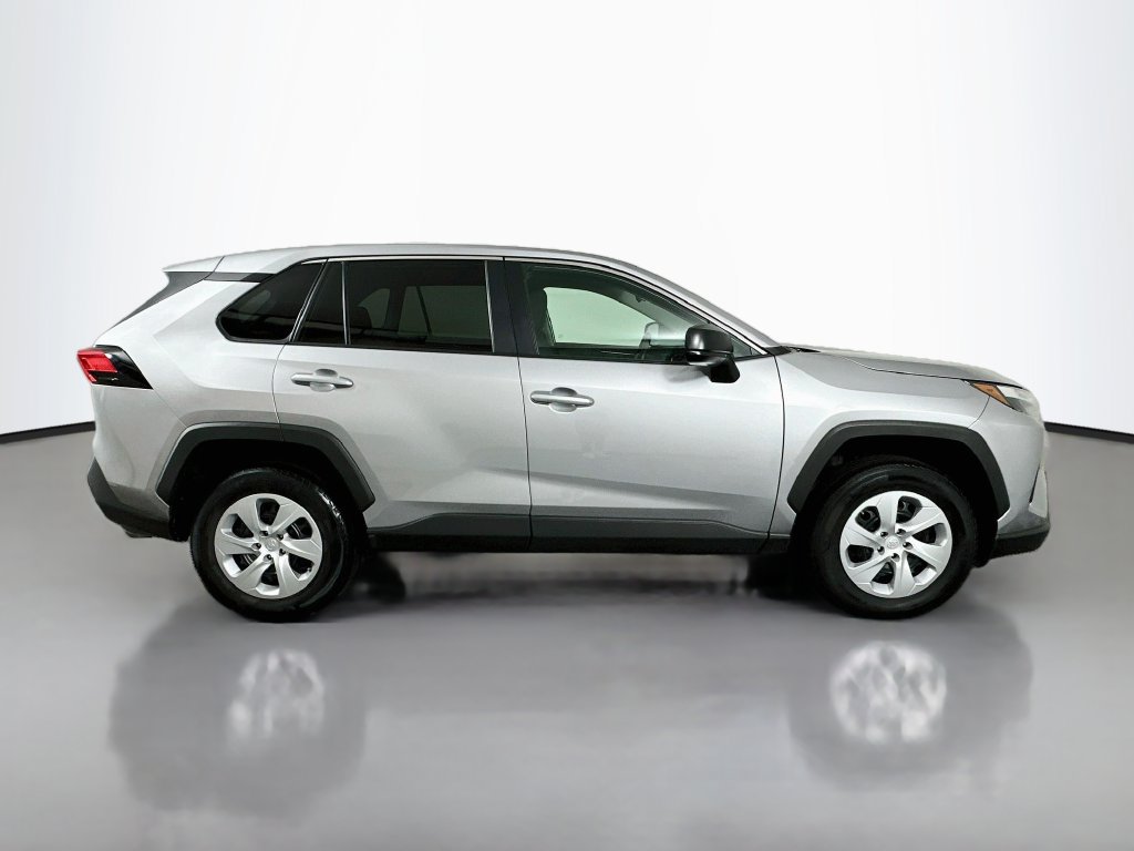 Used 2025 Toyota RAV4 LE AWD/4WD image 4