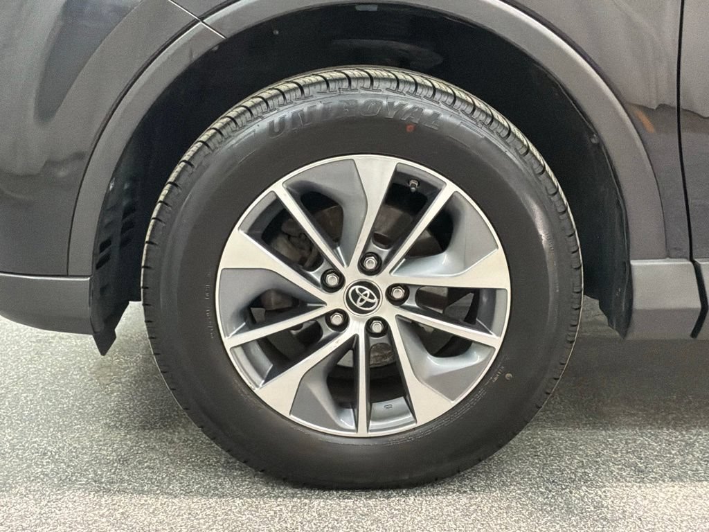 Used 2016 Toyota RAV4 XLE AWD/4WD image 32