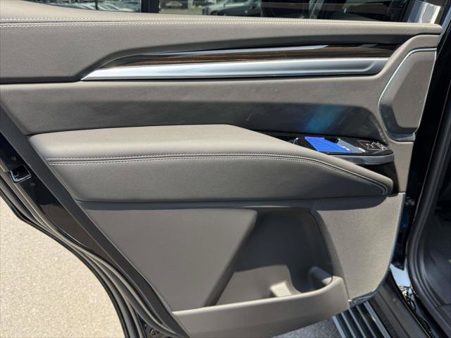 Used 2026 Cadillac Escalade Luxury w/ Touring Package AWD/4WD image 14