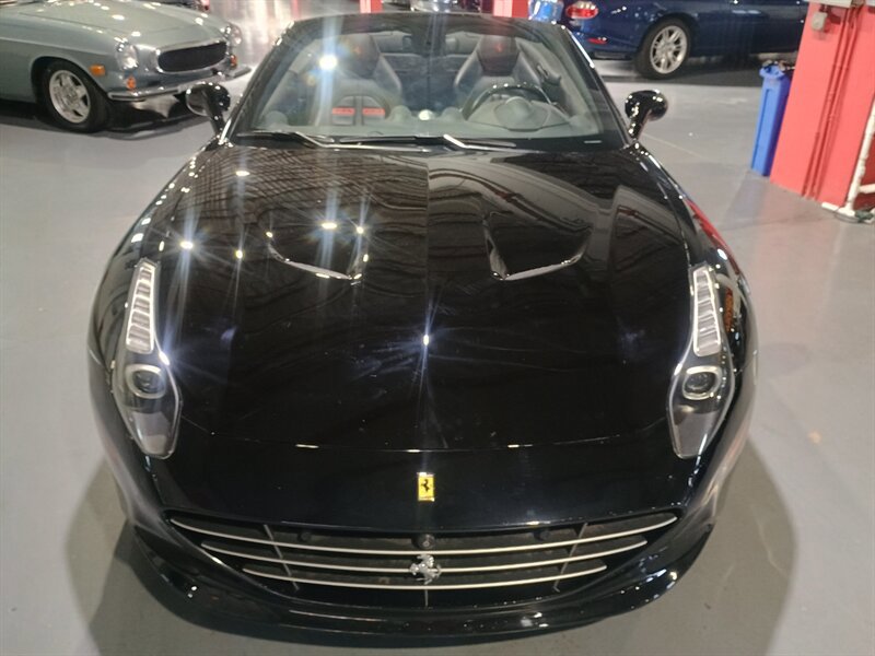 Used 2018 Ferrari California T RWD image 10