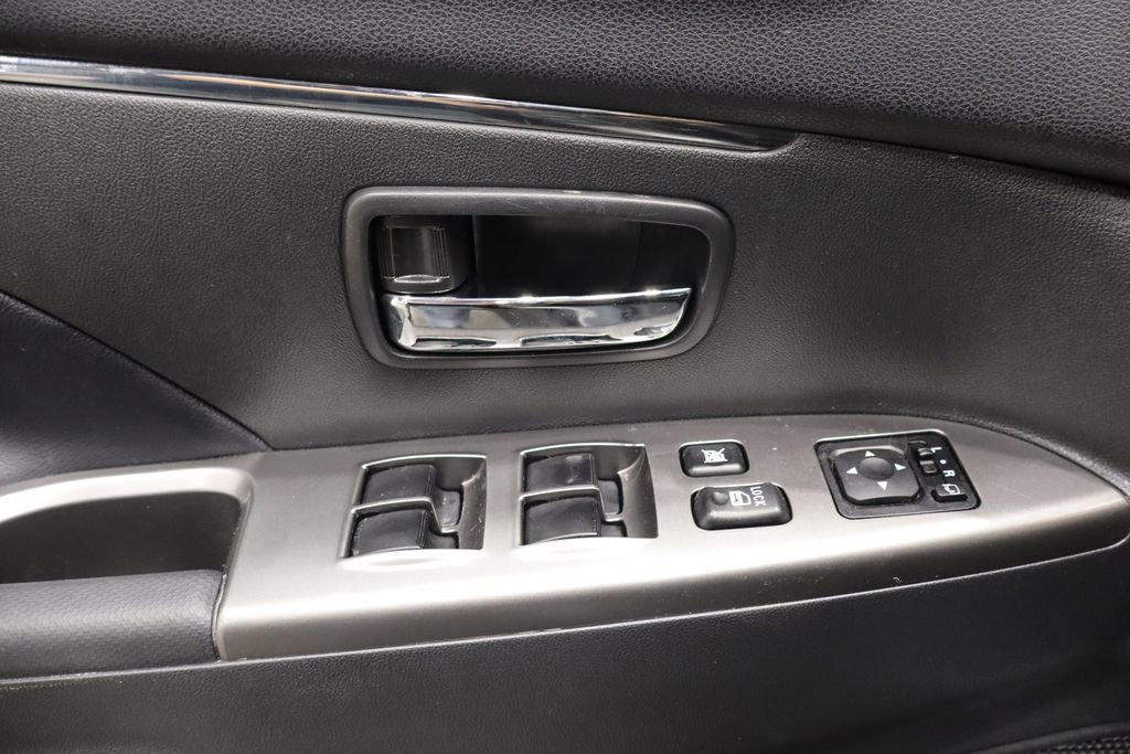 Used 2024 Mitsubishi Outlander Sport ES image 16