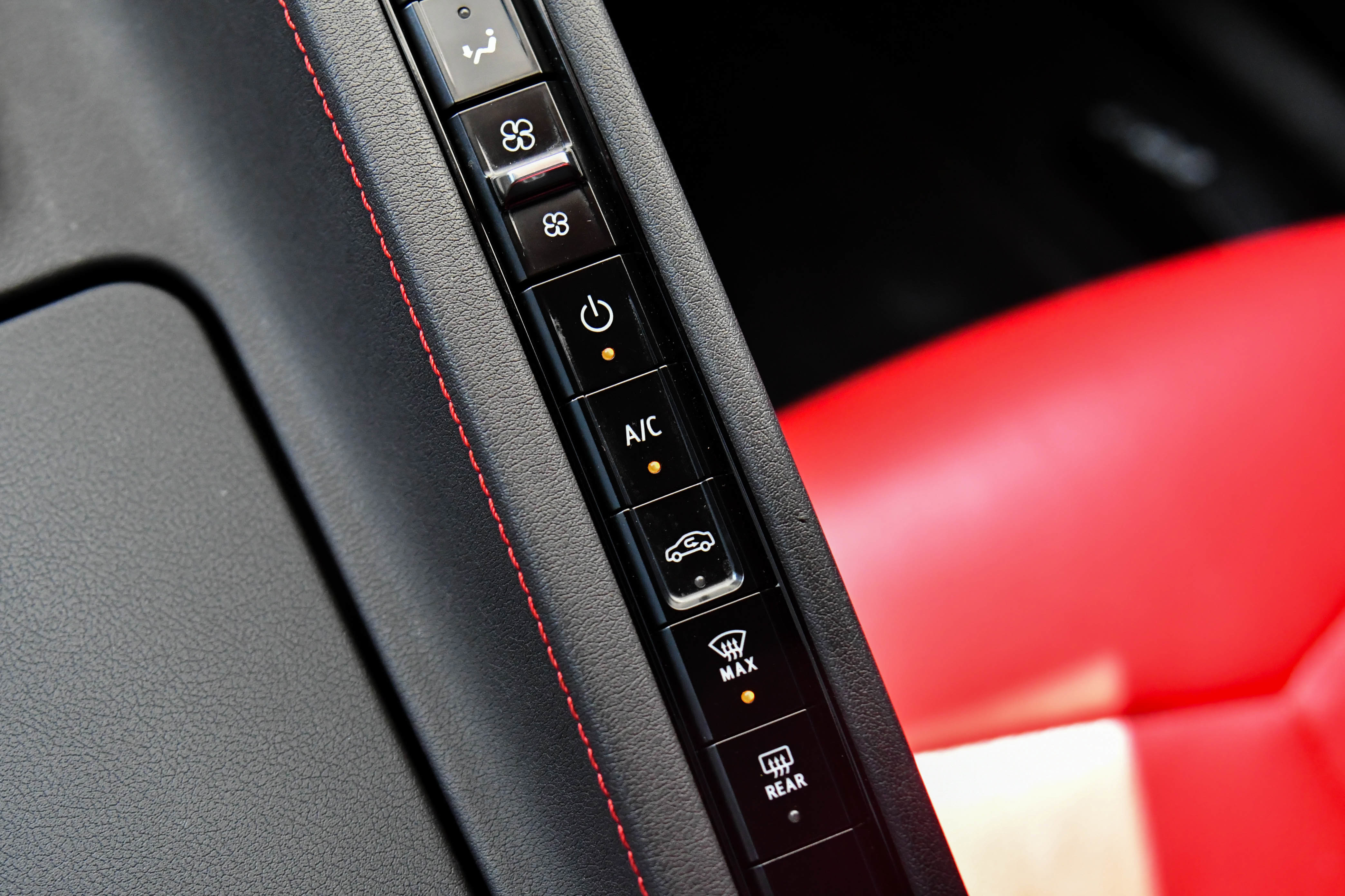 Used 2024 Chevrolet Corvette Stingray Convertible w/ 1LT image 33