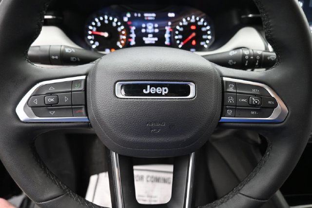 Used 2025 Jeep Compass Limited AWD/4WD image 14