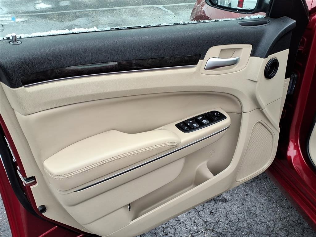 Used 2014 Chrysler 300 AWD w/ Driver Convenience Group image 7