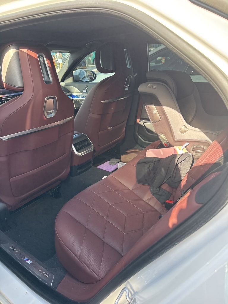 Used 2025 BMW 740i w/ Premium Package image 4