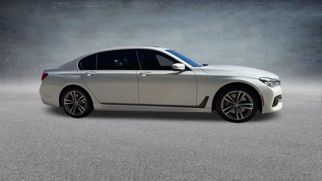 Used 2016 BMW 750i xDrive AWD/4WD image 27