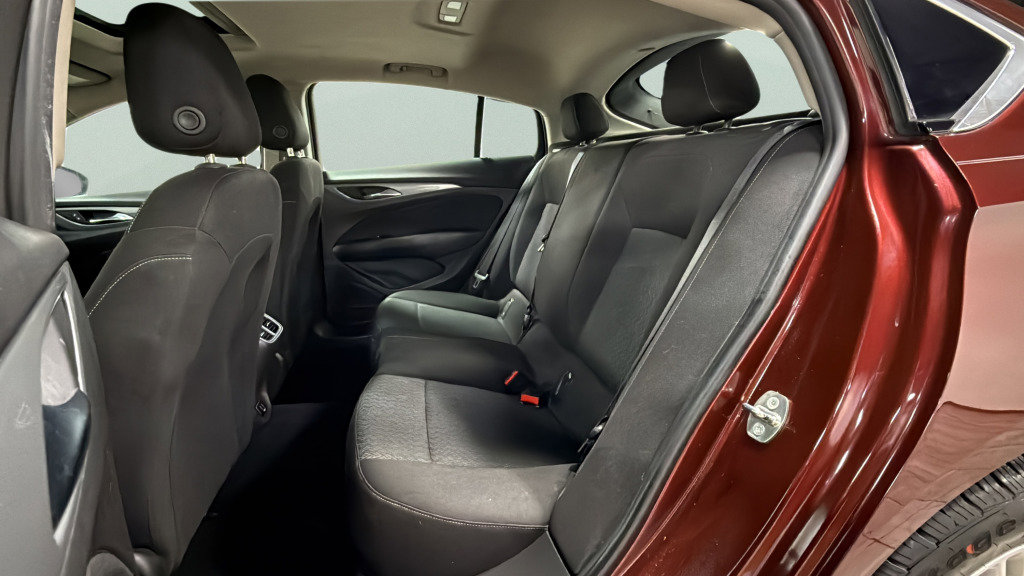 Used 2018 Buick Regal Preferred image 34
