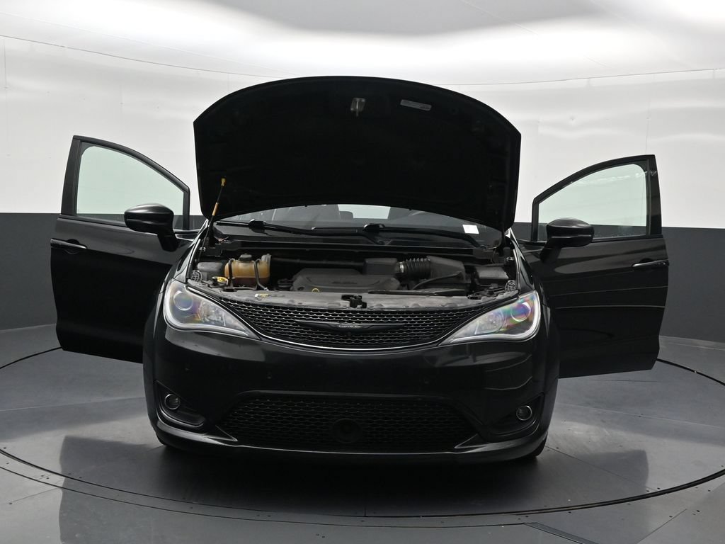 Used 2019 Chrysler Pacifica Limited w/ Advanced Safetytec Group FWD image 37