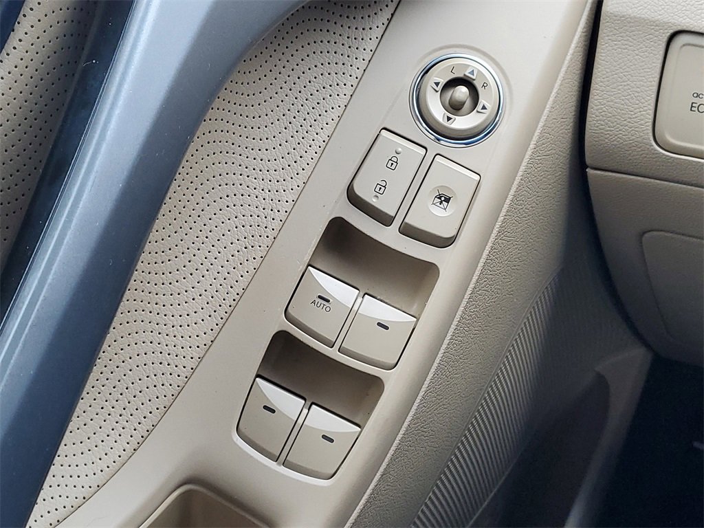 Used 2012 Hyundai Elantra Limited image 16