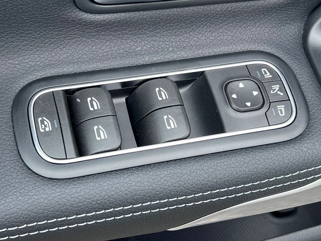 New 2025 Mercedes-Benz CLA 250 4MATIC image 11