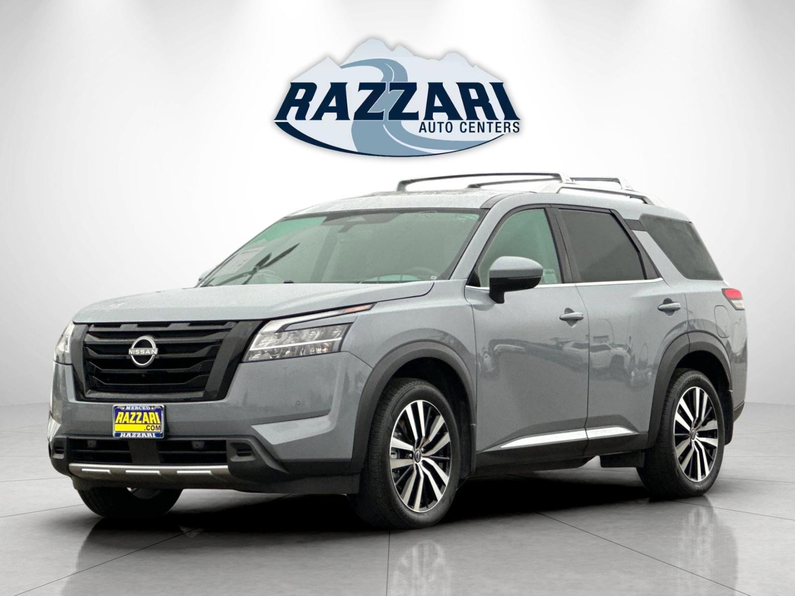 Used 2023 Nissan Pathfinder Platinum w/ Black Appearance Package image 7