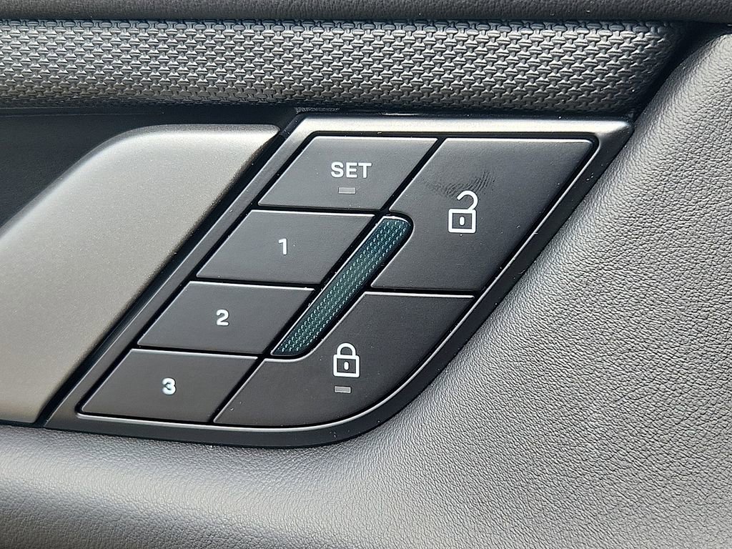 Certified 2025 Porsche Taycan image 25