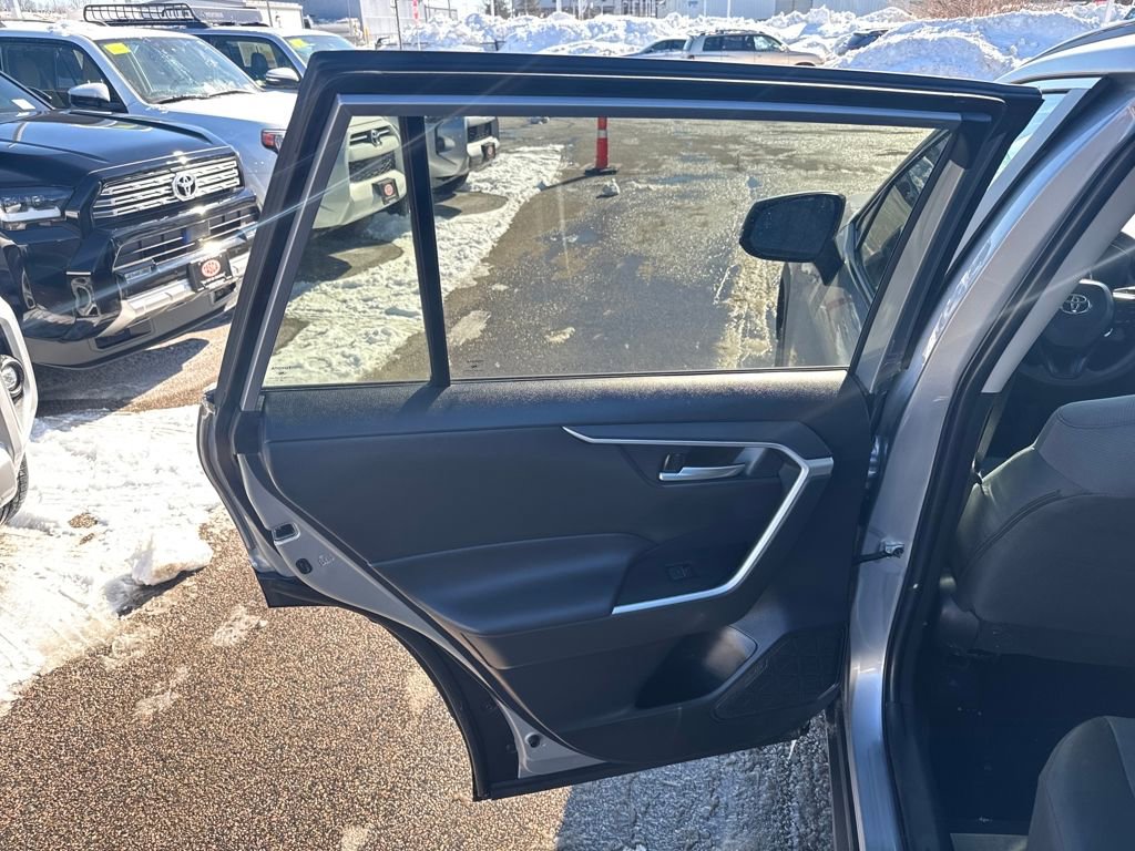 Used 2025 Toyota RAV4 XLE image 37