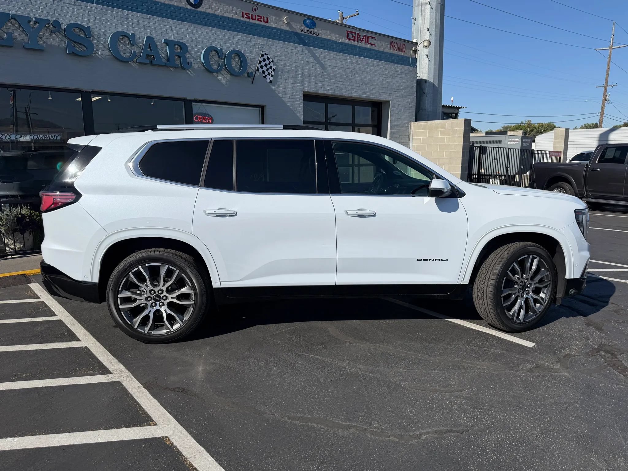 Used 2026 GMC Acadia Denali Ultimate AWD/4WD image 9