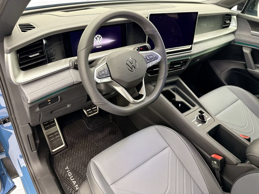 New 2026 Volkswagen Tiguan SE R-Line FWD image 9