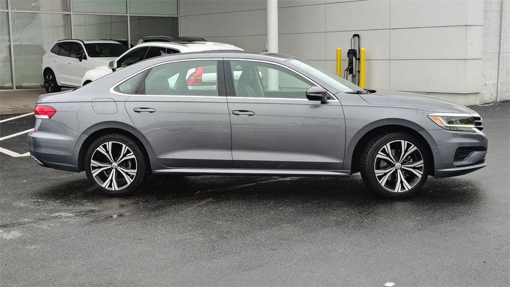 Used 2020 Volkswagen Passat 2.0T SEL image 2