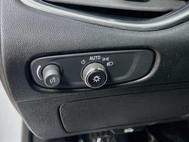 Used 2021 Chevrolet Malibu LT FWD image 10
