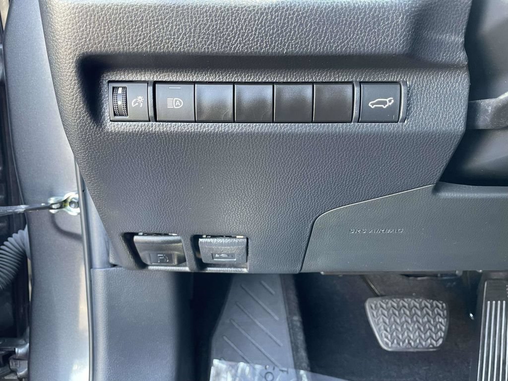 Used 2023 Toyota RAV4 XLE Premium FWD image 27