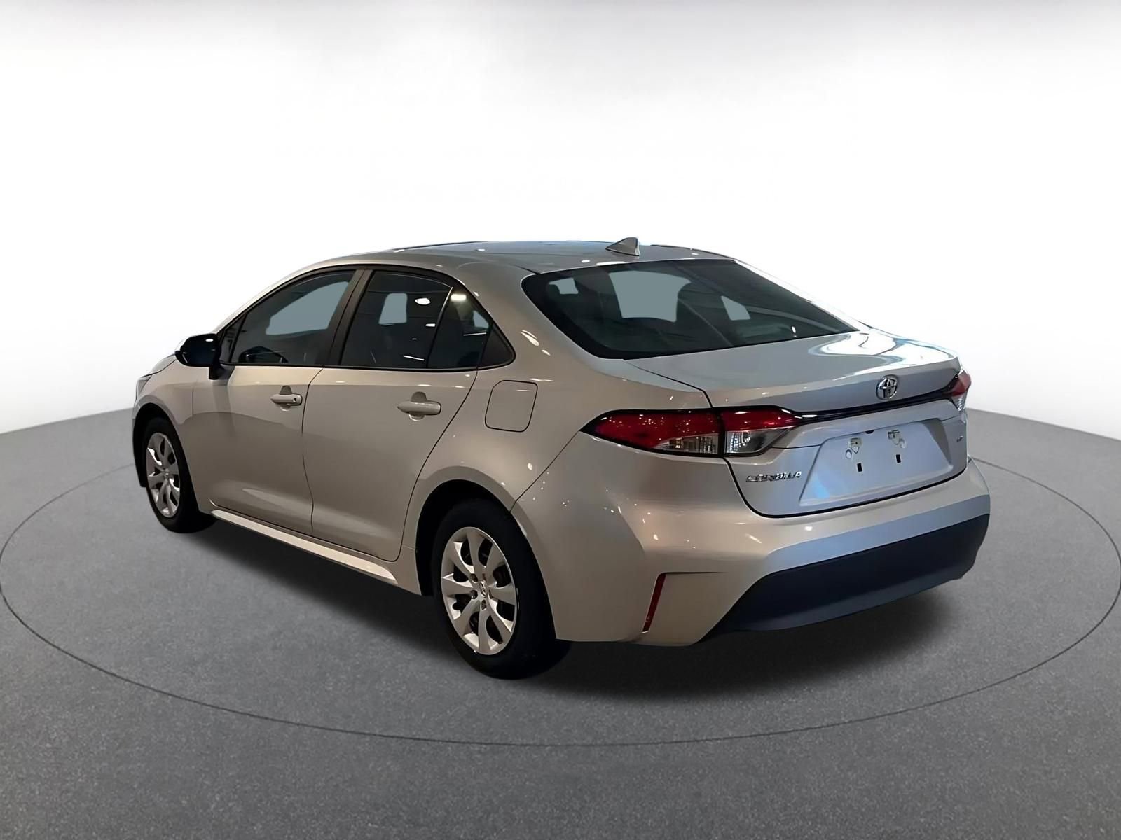 Used 2025 Toyota Corolla LE image 11