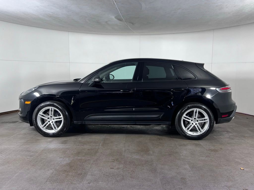 Certified 2025 Porsche Macan image 2