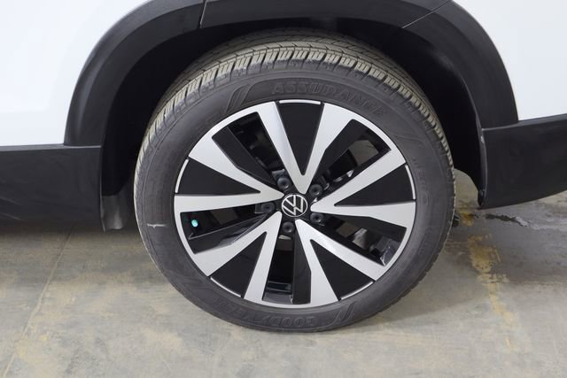 Used 2023 Volkswagen Taos SE w/ Panoramic Sunroof Package image 40