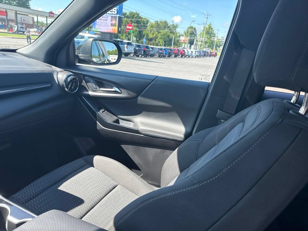 Used 2026 Chevrolet Equinox LT AWD/4WD image 16