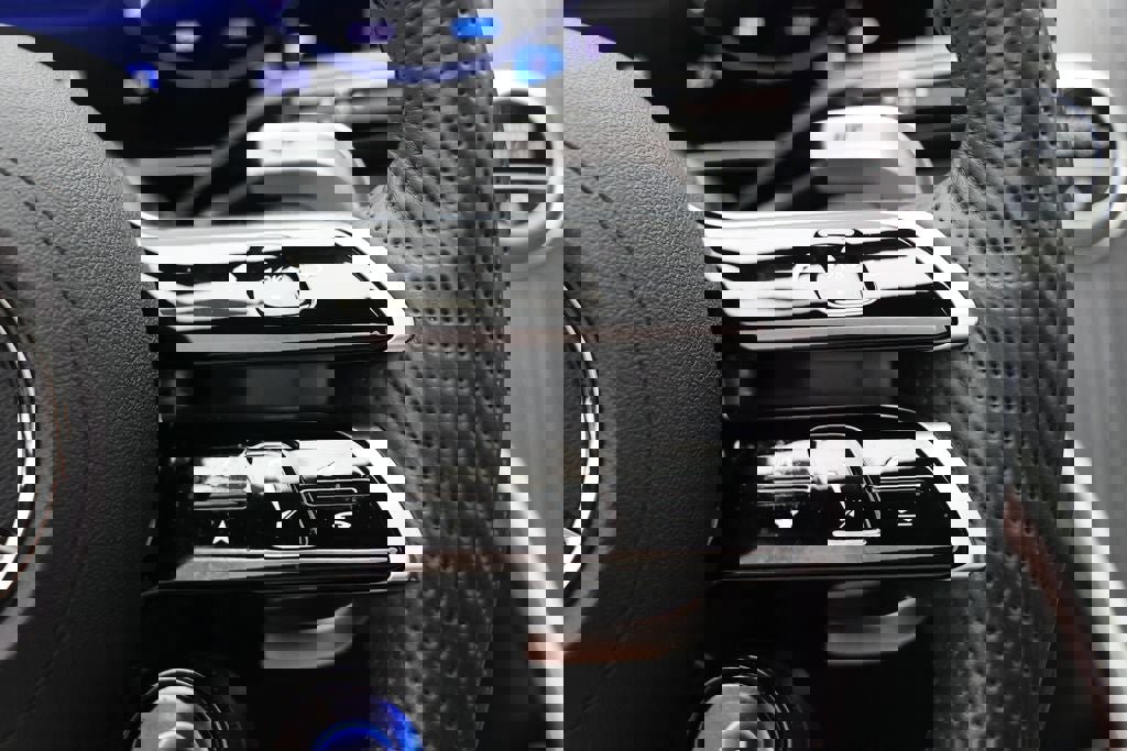 Used 2025 Mercedes-Benz GLC 43 AMG 4MATIC image 23