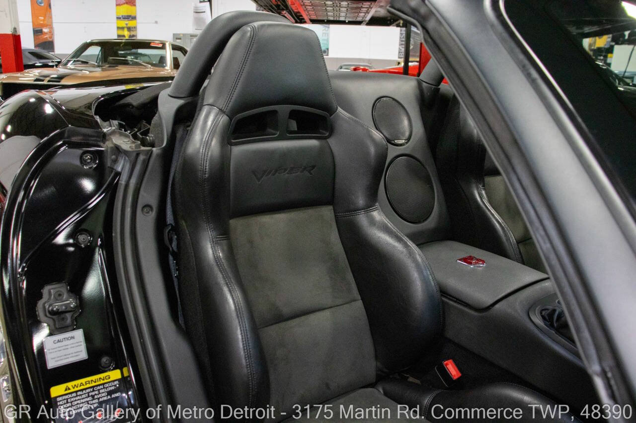 Used 2004 Dodge Viper SRT-10 RWD image 39