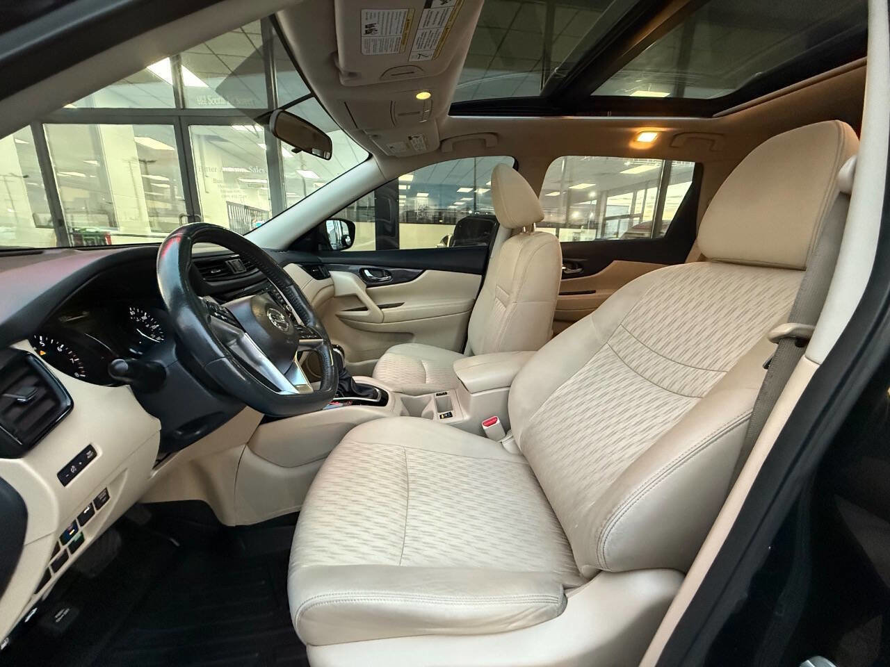 Used 2017 Nissan Rogue SV image 8