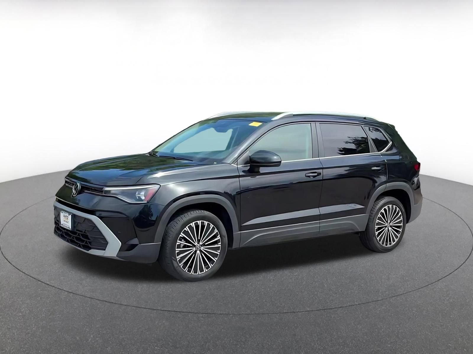 Used 2025 Volkswagen Taos SE FWD image 8