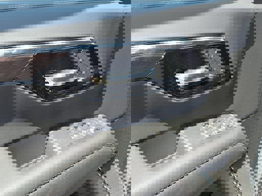 New 2025 Chevrolet Suburban Premier image 10