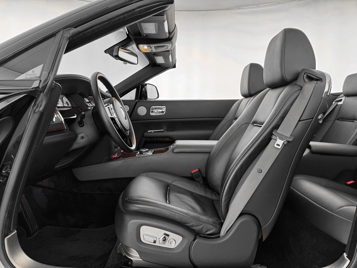 Used 2016 Rolls-Royce Dawn RWD image 16