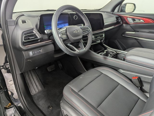 Used 2025 Chevrolet Traverse Z71 image 11